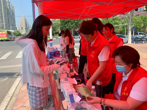 助力学子圆梦，，，，，，践行国企担当  安徽非凡国际地产集团组织爱心助考公益活动